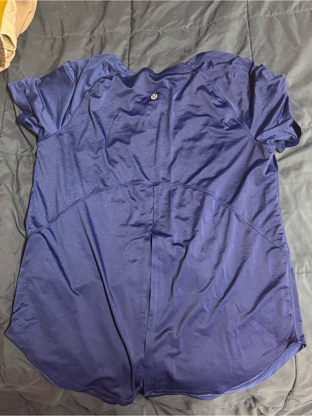 Lululemon open up tie back t - Picture 2 of 4